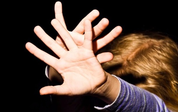 На Прикарпатье среди бела дня на улице изнасиловали 11-летнюю девочку