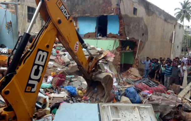 Обрушение дома в Индии: минимум шесть погибших