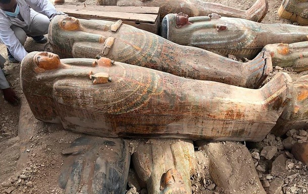 В Египте найден крупный тайник с саркофагами