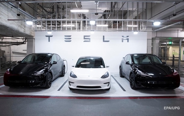 Tesla снижает стоимость электрокаров