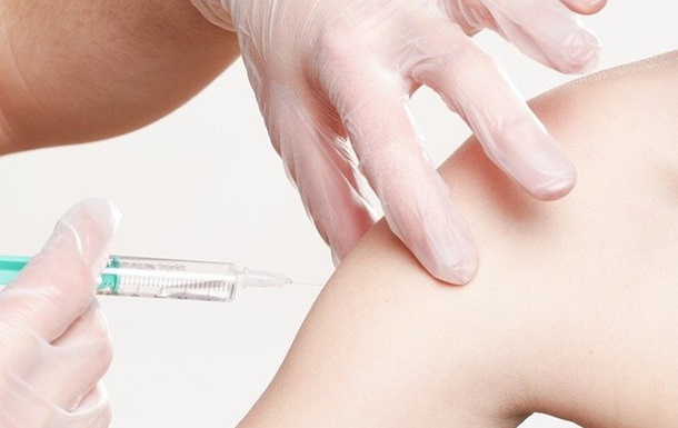 Для защиты от COVID может понадобиться до трех прививок ежегодно – ученые